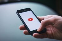 Cara Agar Youtube Tetap Berjalan Saat Buka Aplikasi